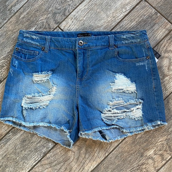 ✨Host Pick✨Forever 21 Denim Shorts - Picture 2 of 6